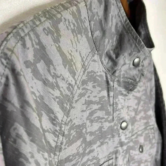 Eddie Bauer Button Up Women's Medium Jacket Cotton Spandex  Outdoor Camo Light - Picture 3 of 9